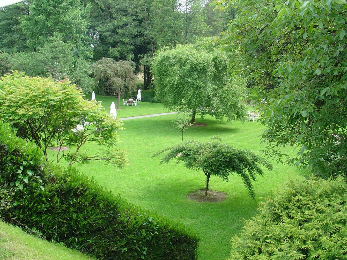 Hostellerie Le Ry D'Ave Ave-et-Auffe Buitenkant foto